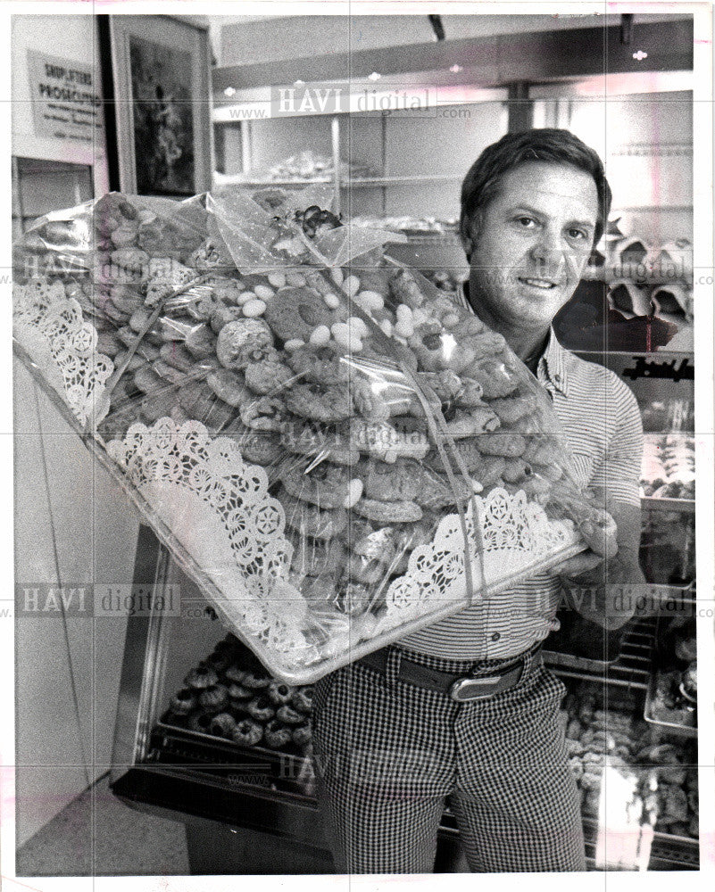 1977 Press Photo Stellino Bakery Warren Michigan - Historic Images