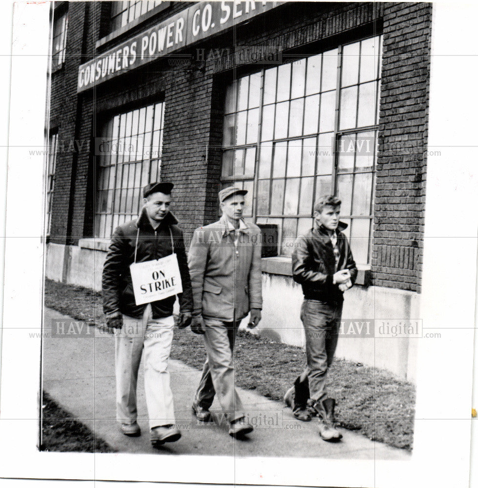 1958 Press Photo CONSUMERS POWER CO., STRIKE - Historic Images