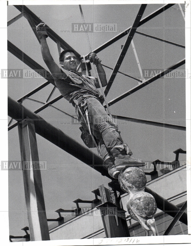 1960 Press Photo Stan Dolson, construction - Historic Images