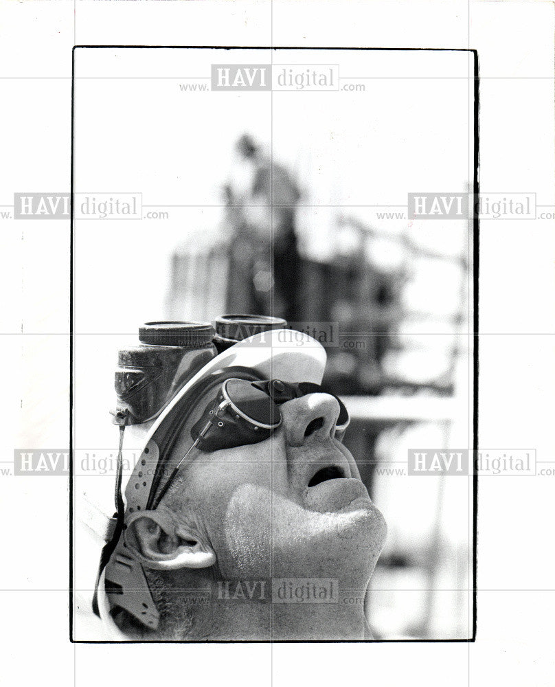 1974 Press Photo Goggles - Historic Images