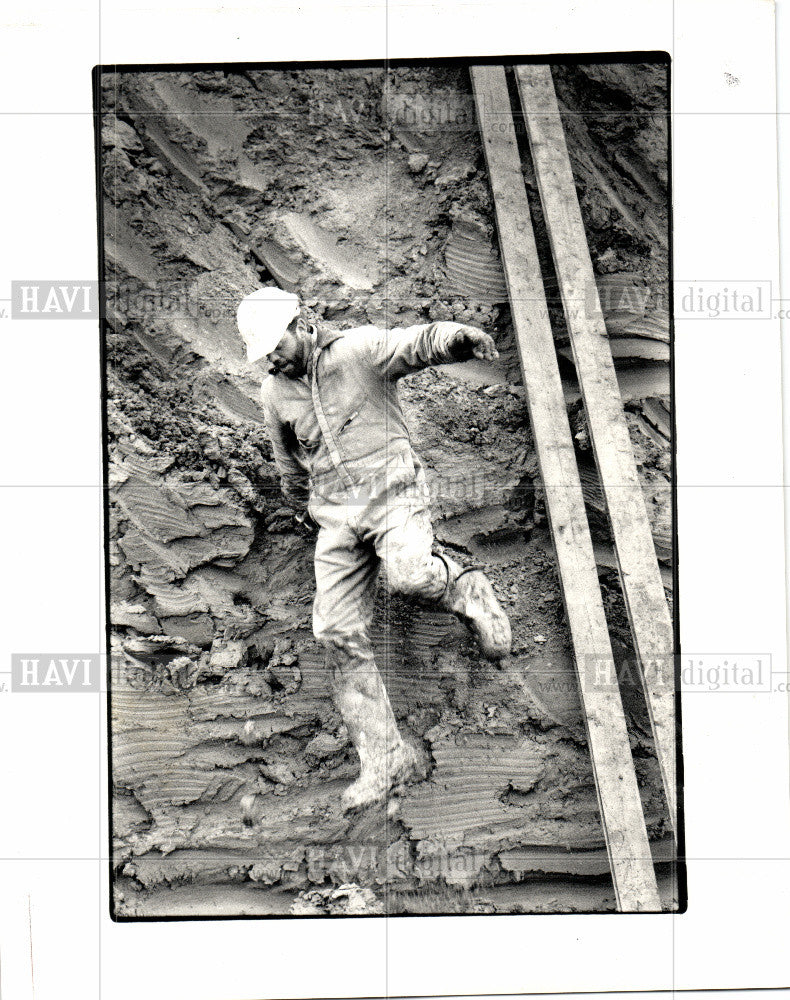 1987 Press Photo Expressway Construction Rick Vagts - Historic Images