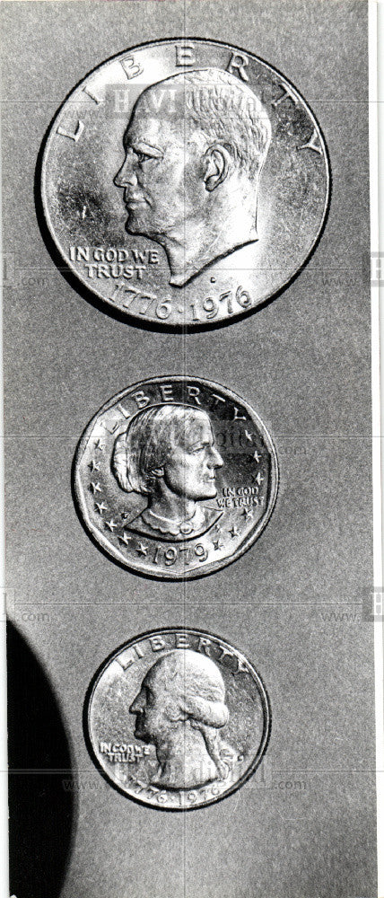 1976 Press Photo coin Susan B Anthony dollar - Historic Images