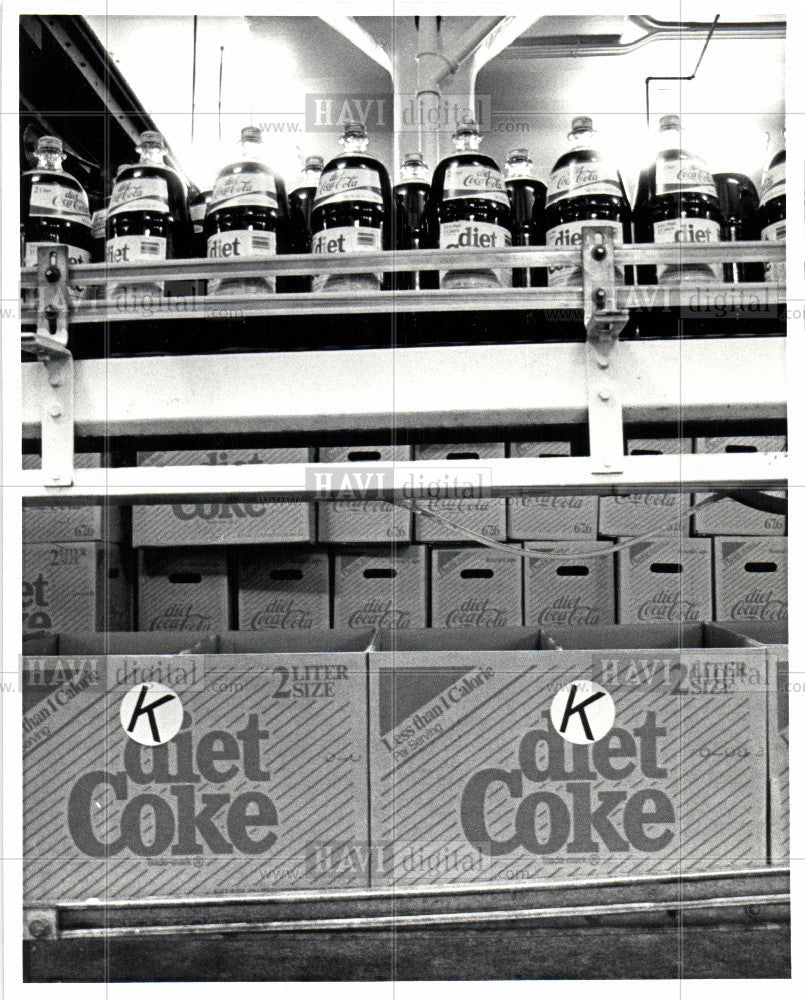 1983 Press Photo Coca Cola Diet Coke Cartons Bottles - Historic Images