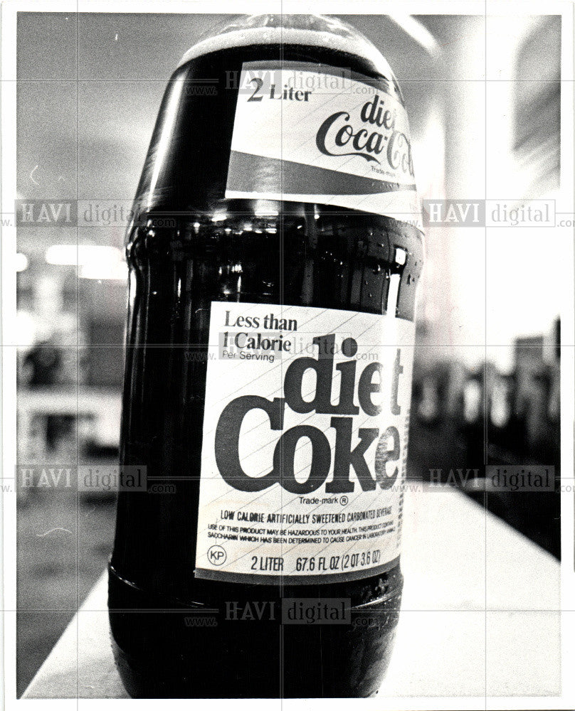 1983 Press Photo Coke, Coca-Cola, Diet, Soda, 2-liter - Historic Images