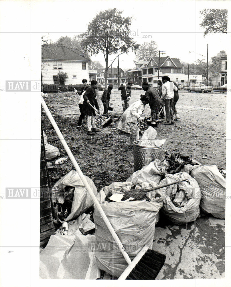 1970 Press Photo Cleanup - Historic Images