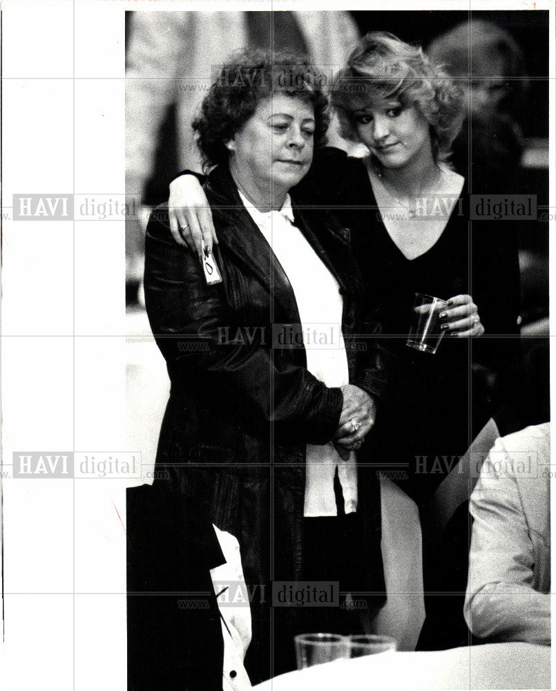 1982 Press Photo CLASSY CHASSLS.CYNTHIS SAUNDERS - Historic Images