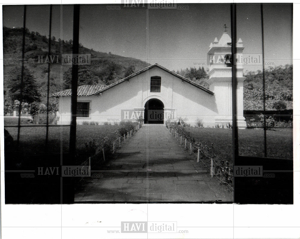 1976 Press Photo Costa Rica 200-year mission earthquake - Historic Images