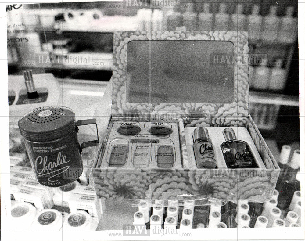 1977 Press Photo cosmetics Charlie - Historic Images