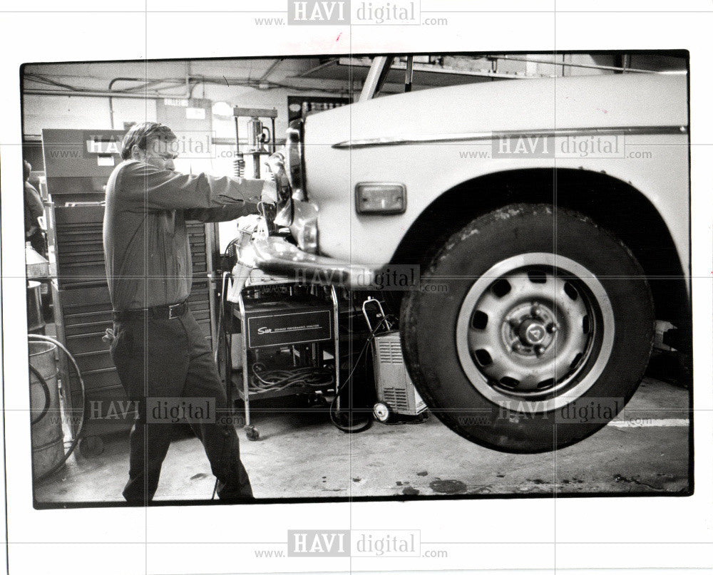 1980 Press Photo Co-operative Auto Inc. - Historic Images