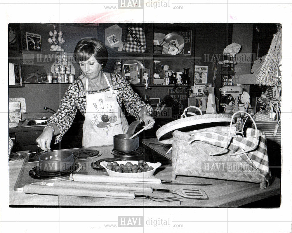 1973 Press Photo Cooking - Historic Images