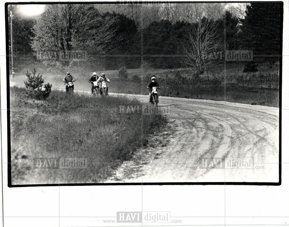 1982 Press Photo motorcycle bike trail forrest woodland - Historic Images