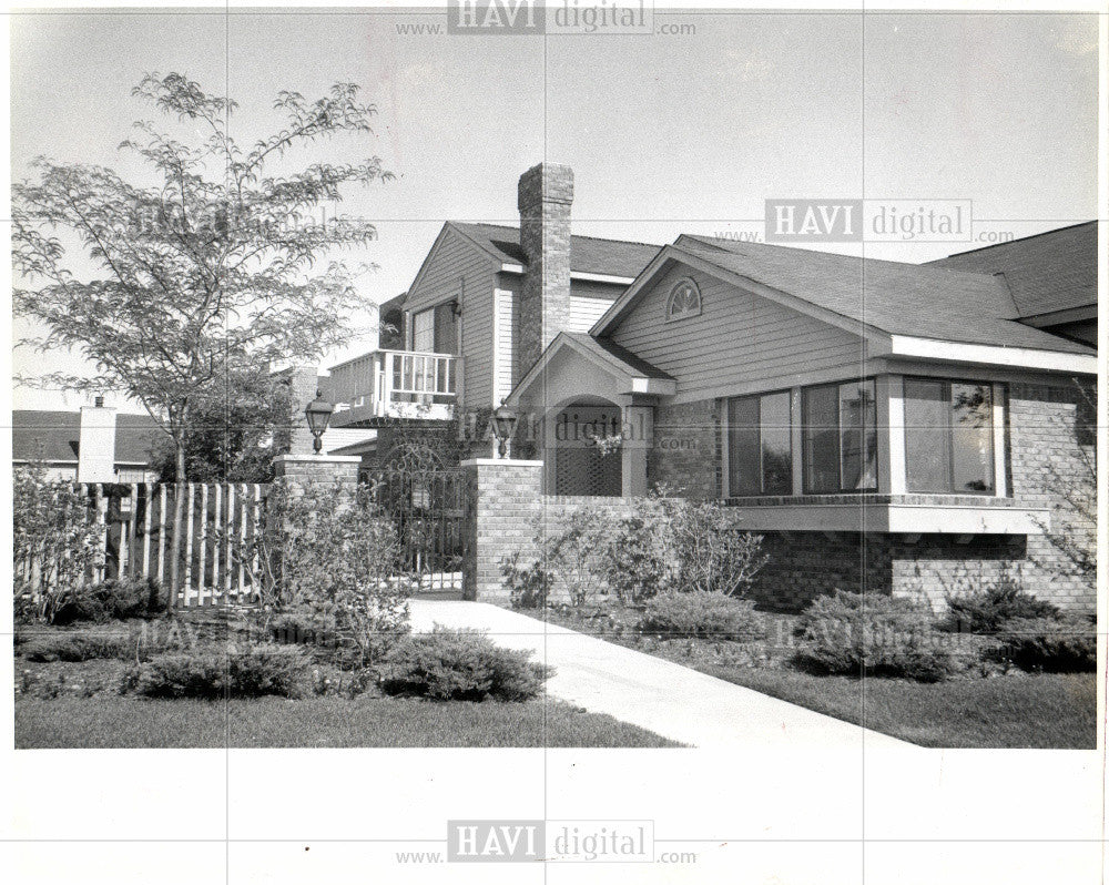 1981 Press Photo Condominium - Historic Images