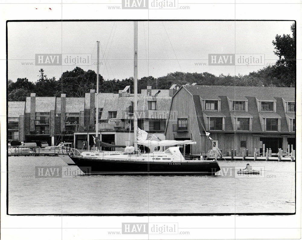 1979 Press Photo Private owned lake front - Historic Images