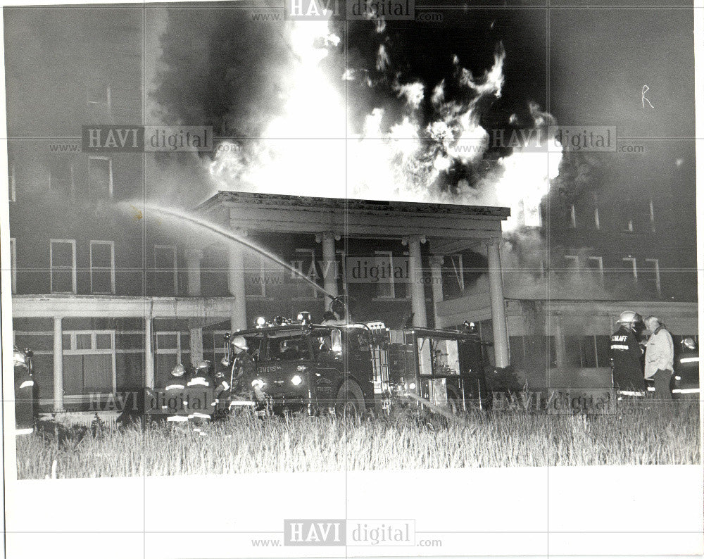 1984 Press Photo Colonial Hotel fire - Historic Images