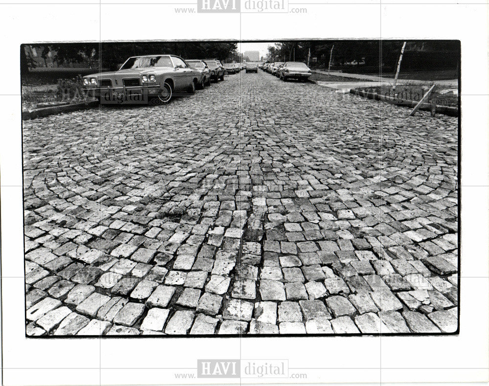 1980 Press Photo Cobbble Stone Street - Historic Images