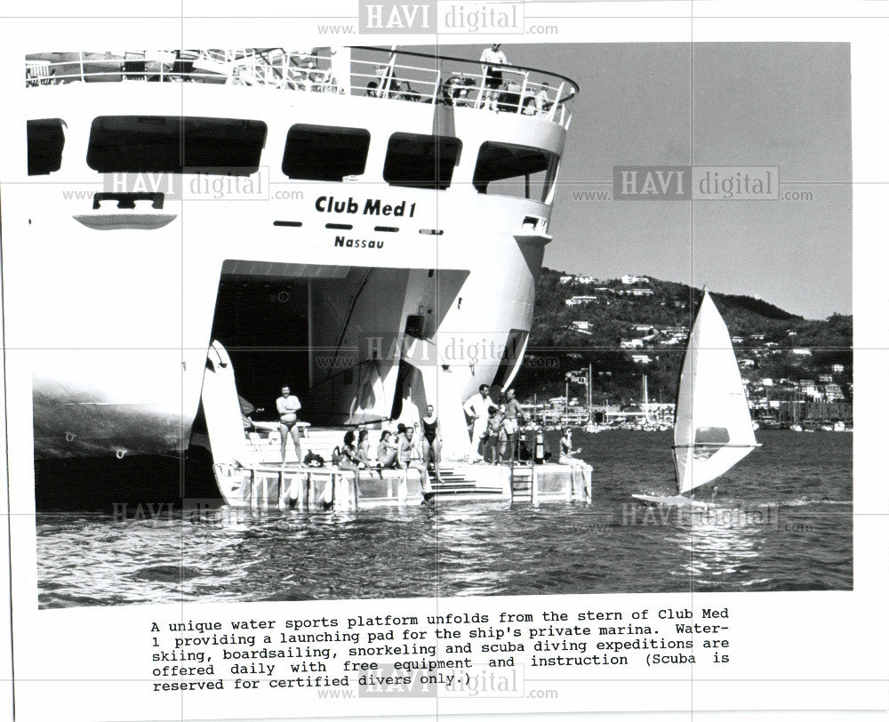 1984 Press Photo club med1 water sports platform marina - Historic Images