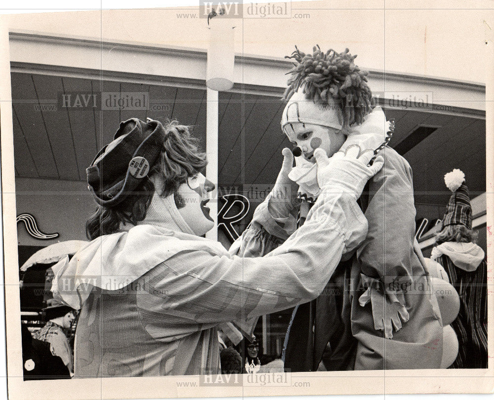 1972 Press Photo Clowns, Casey Fran - Historic Images