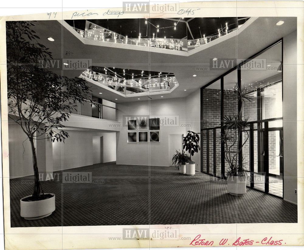 1975 Press Photo Claymoor Apartments Lobby Southfield - Historic Images