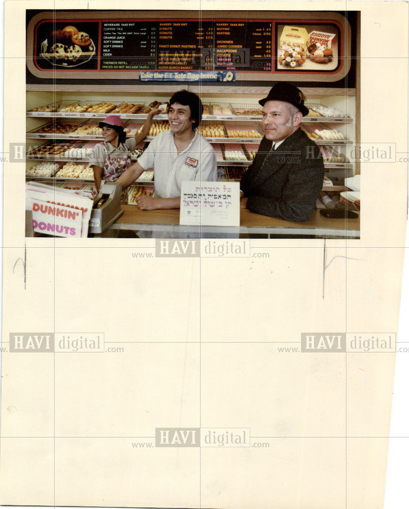 1983 Press Photo Kosher doughnut shop - Historic Images