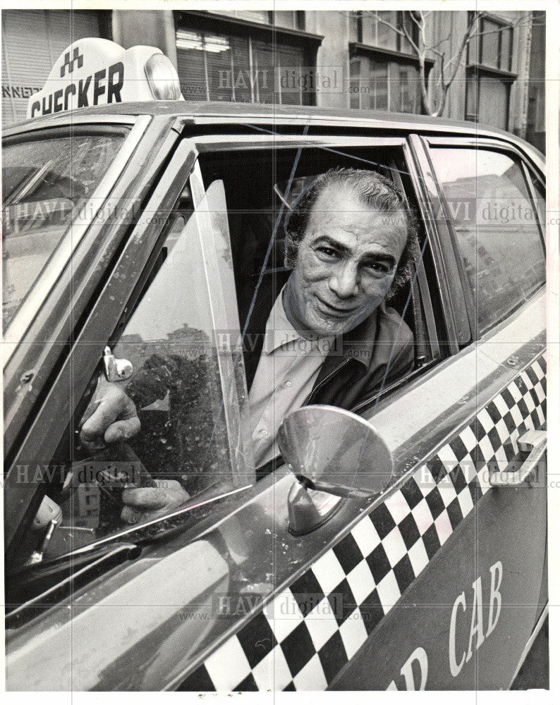 1972 Press Photo Haig Vartamian, Cabbie and Author - Historic Images