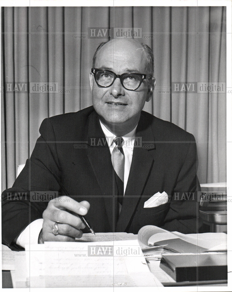 1974 Press Photo Durward B. Varner Oakland University - Historic Images