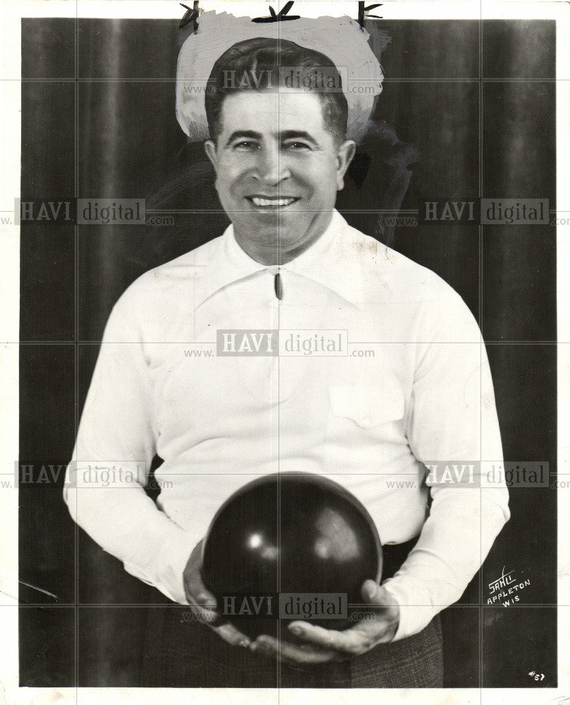 1943 Press Photo Andy Varipapa Italy pro trick bowler - Historic Images
