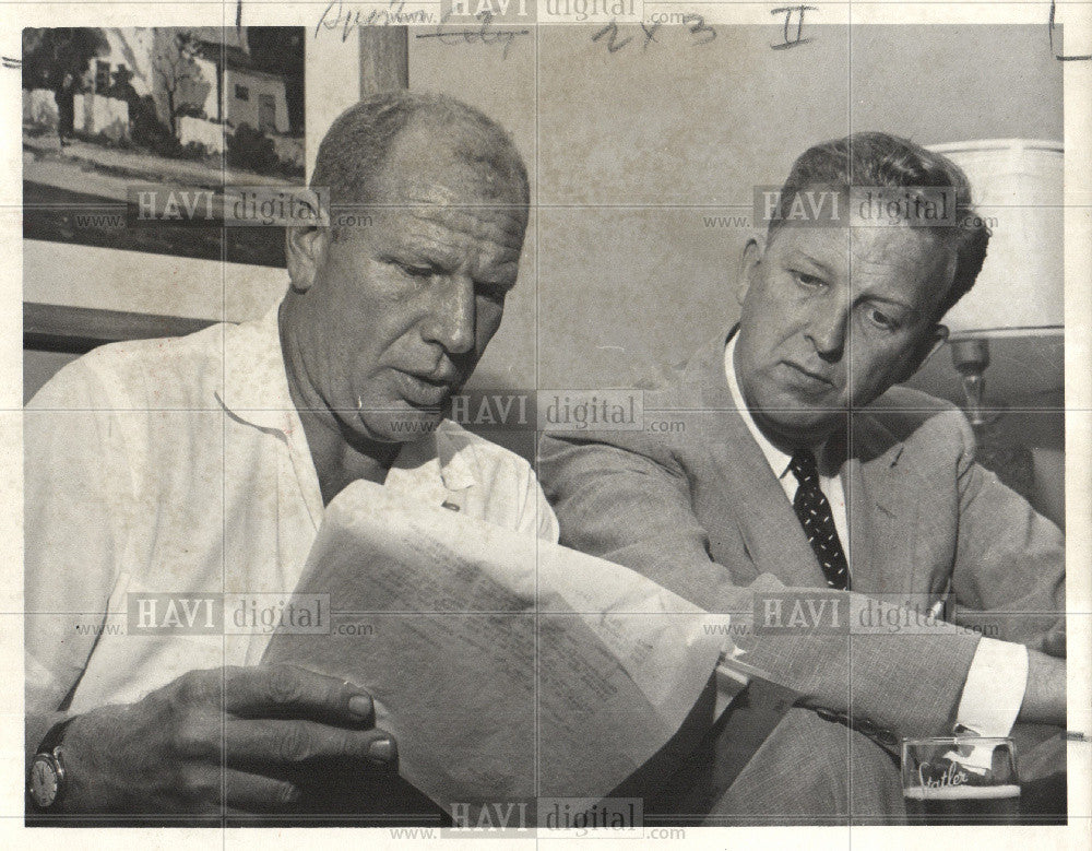 1956 Press Photo Bill Veeck - Historic Images