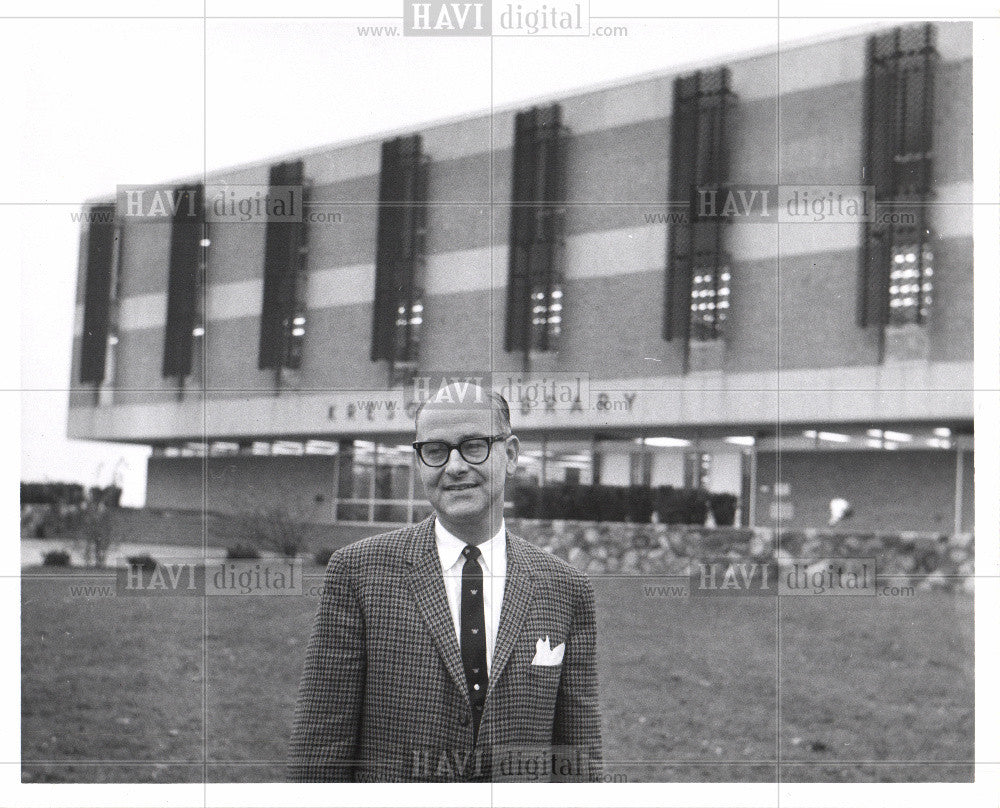 1963 Press Photo Durward Varner Chancellor Oakland U - Historic Images