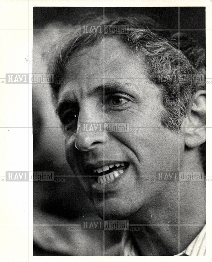 1974 Press Photo Daniel Ellsberg Analyst Whistleblower - Historic Images