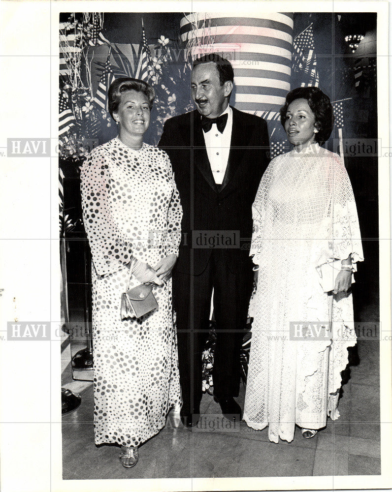 1975 Press Photo Mrs. Elliot M. Estes Joyce Garrett - Historic Images