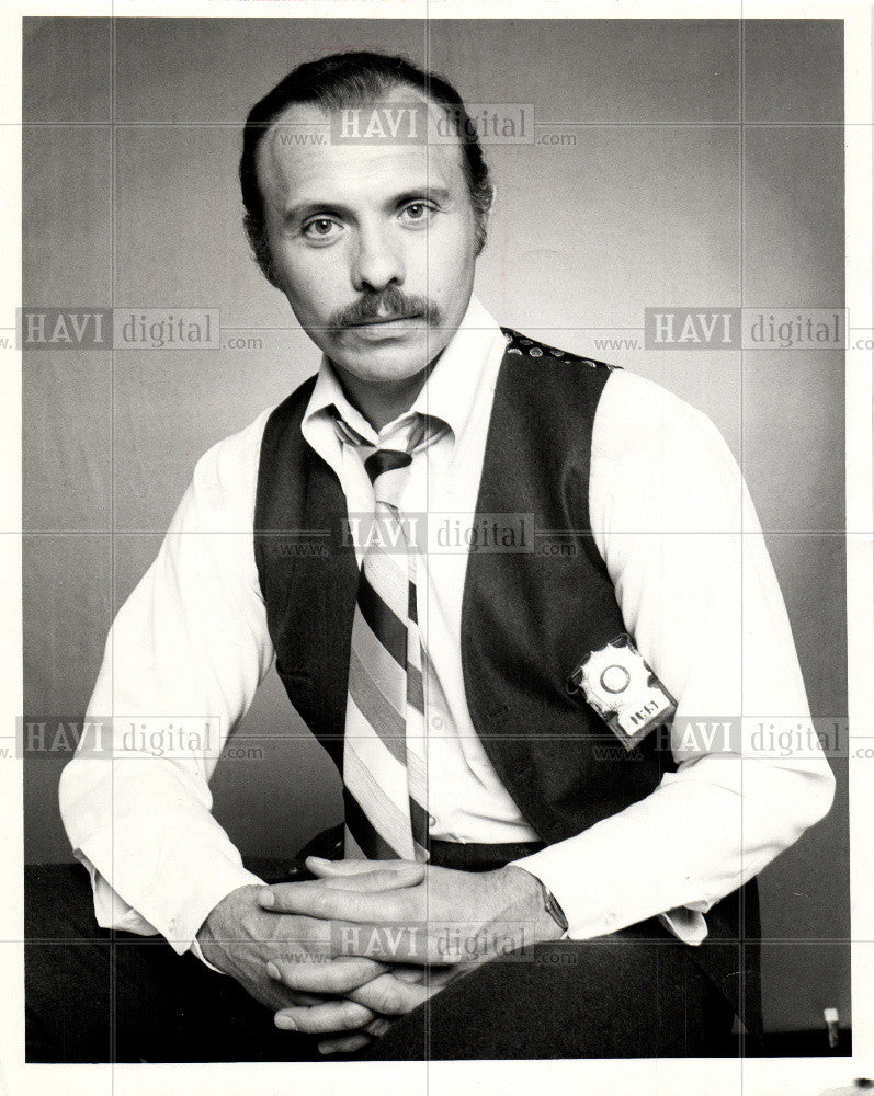 Press Photo H?ctor Elizondo Freebie Bean TV CBS - Historic Images