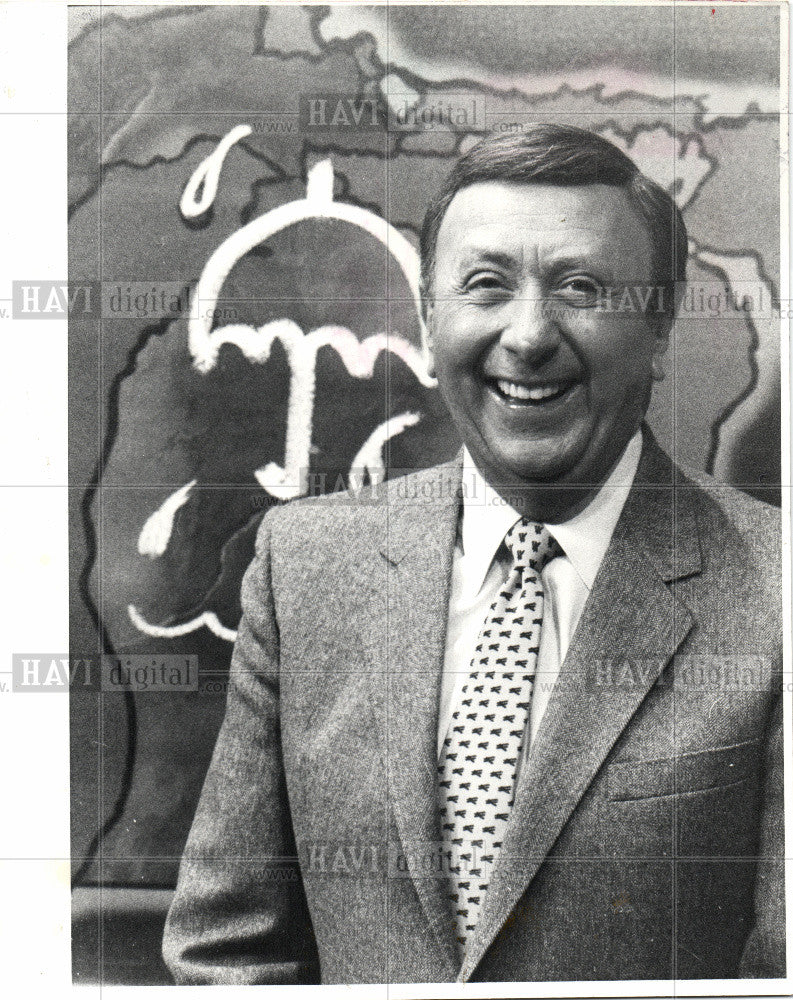 1990 Press Photo a weatherman on WWJ AM 950 - Historic Images