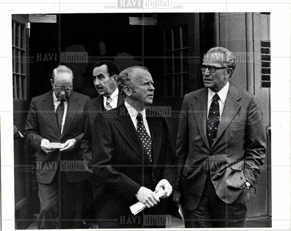 1977 Press Photo Chieftains General Motors Corporation - Historic Images