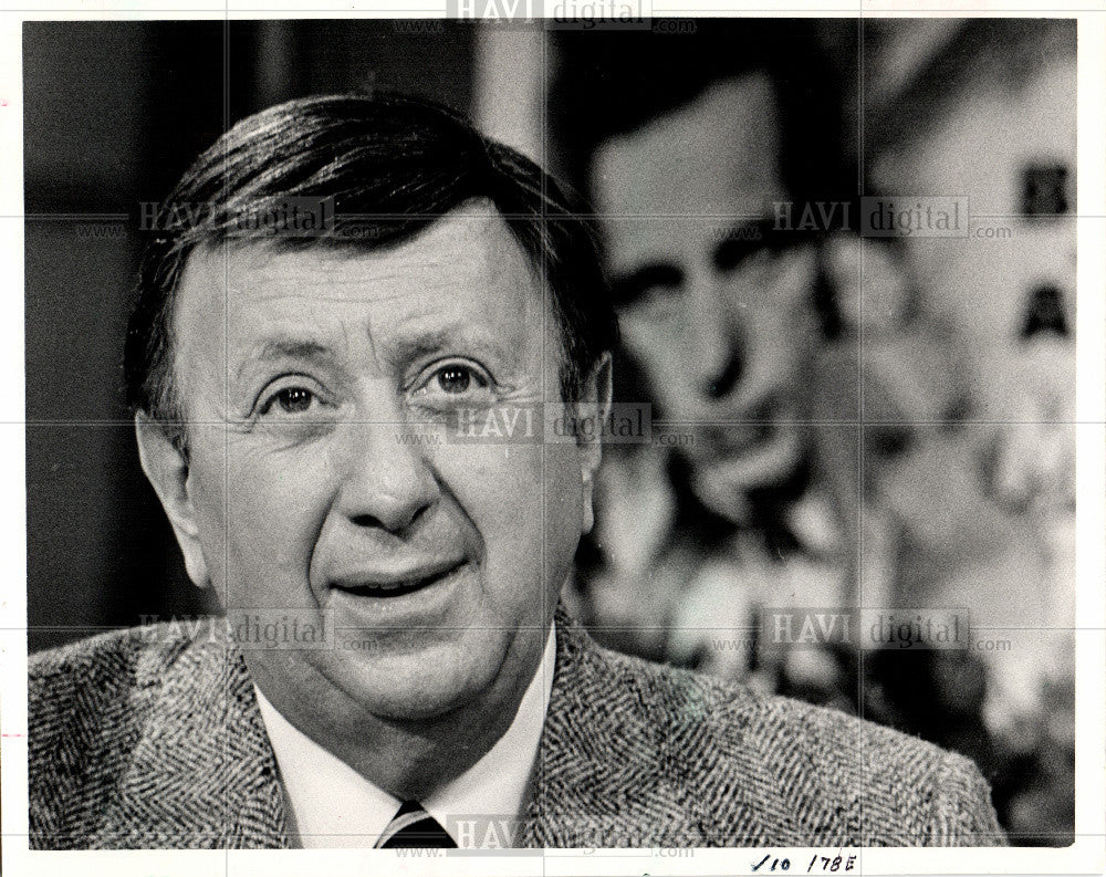 1984 Press Photo weatherman on WWJ AM 950 - Historic Images