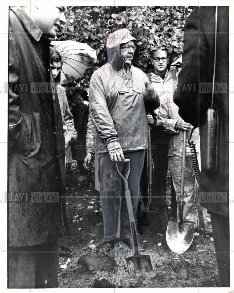 1968 Press Photo Bud Guest - Historic Images