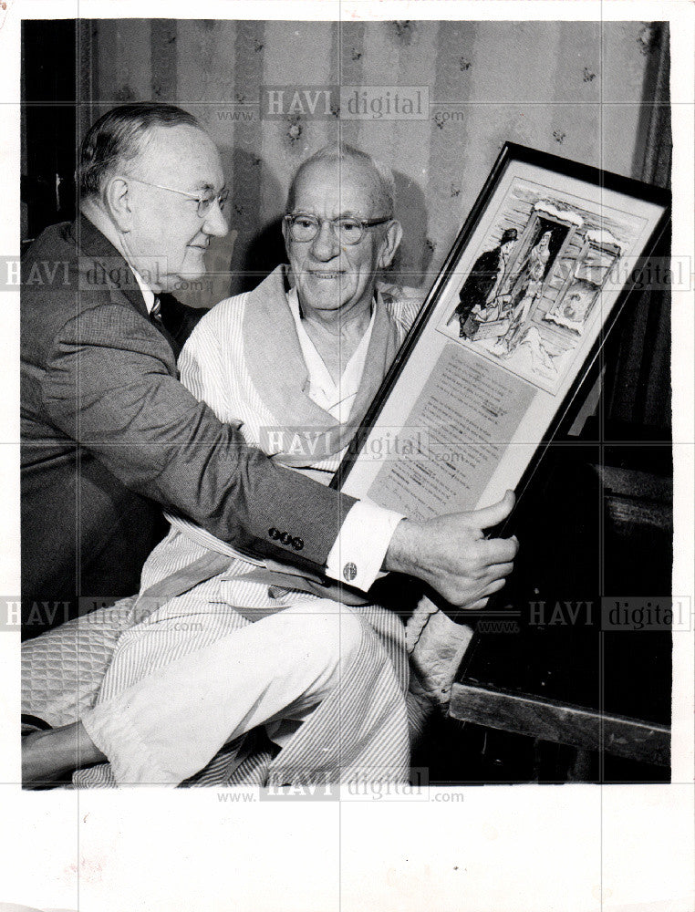 1958 Press Photo The newsboy - Historic Images