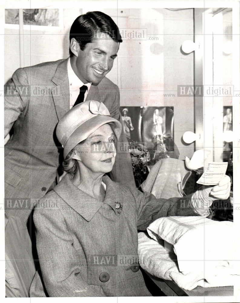 1966 Press Photo George Hamilton Lilian Gish CT home - Historic Images