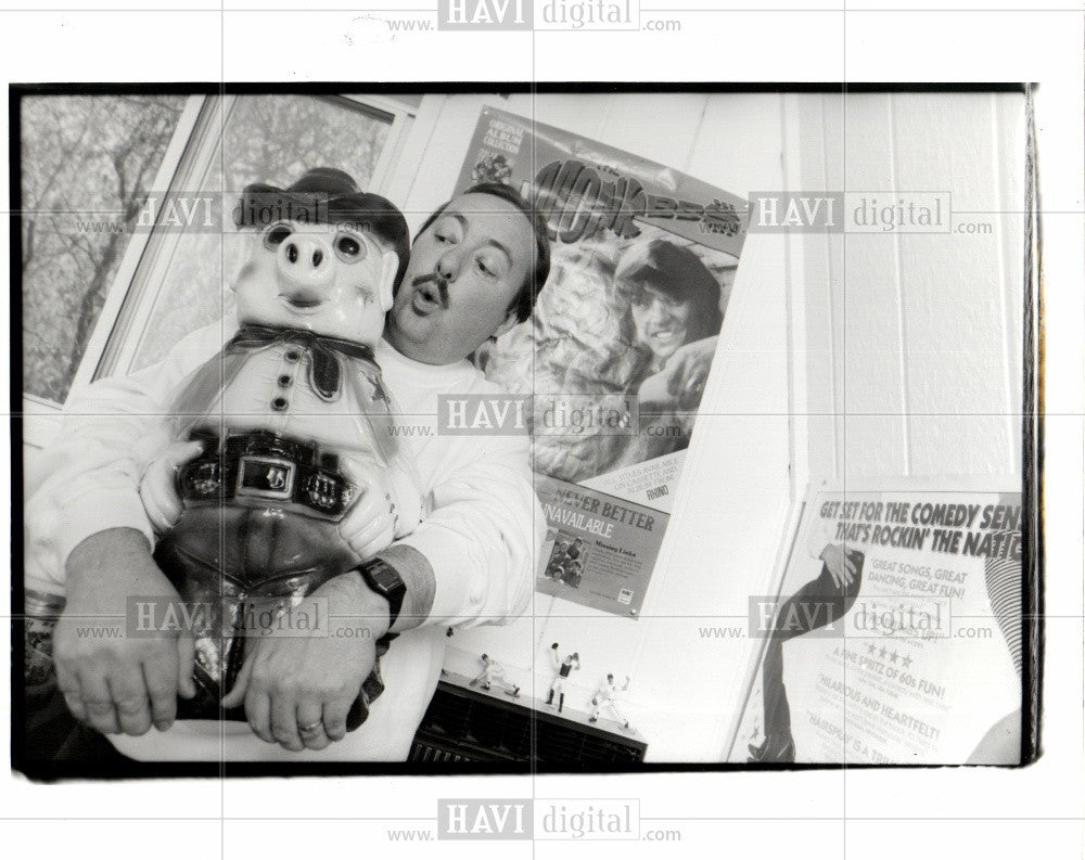 1992 Press Photo Hamper author tour - Historic Images