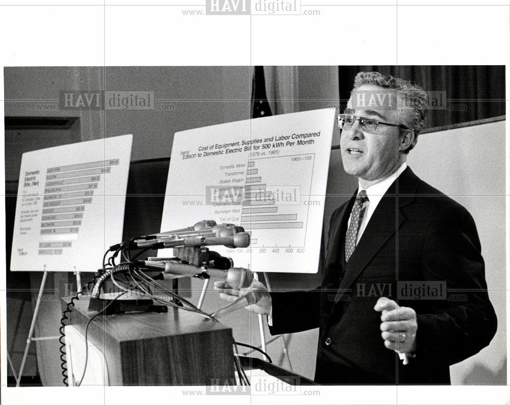 1983 Press Photo Ernest L Grove Jr - VC & CFO - Historic Images