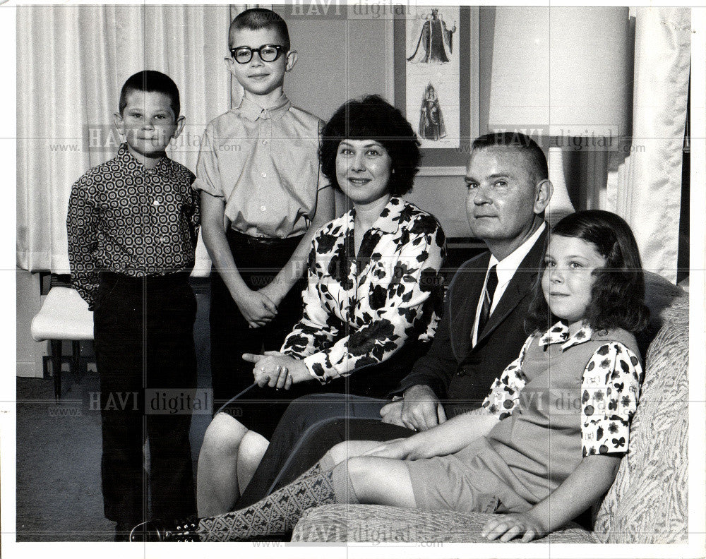 1964 Press Photo Understanding parents - Historic Images