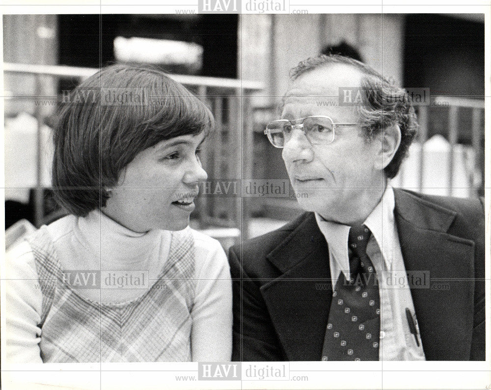 1976 Press Photo James Groppi Priest Activist Margaret - Historic Images