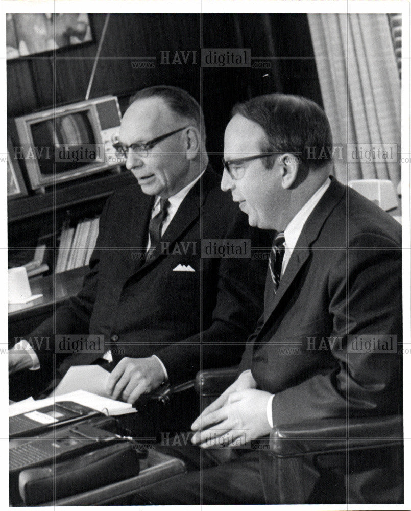 1989 Press Photo James M. Hare Michigan Secretarie - Historic Images