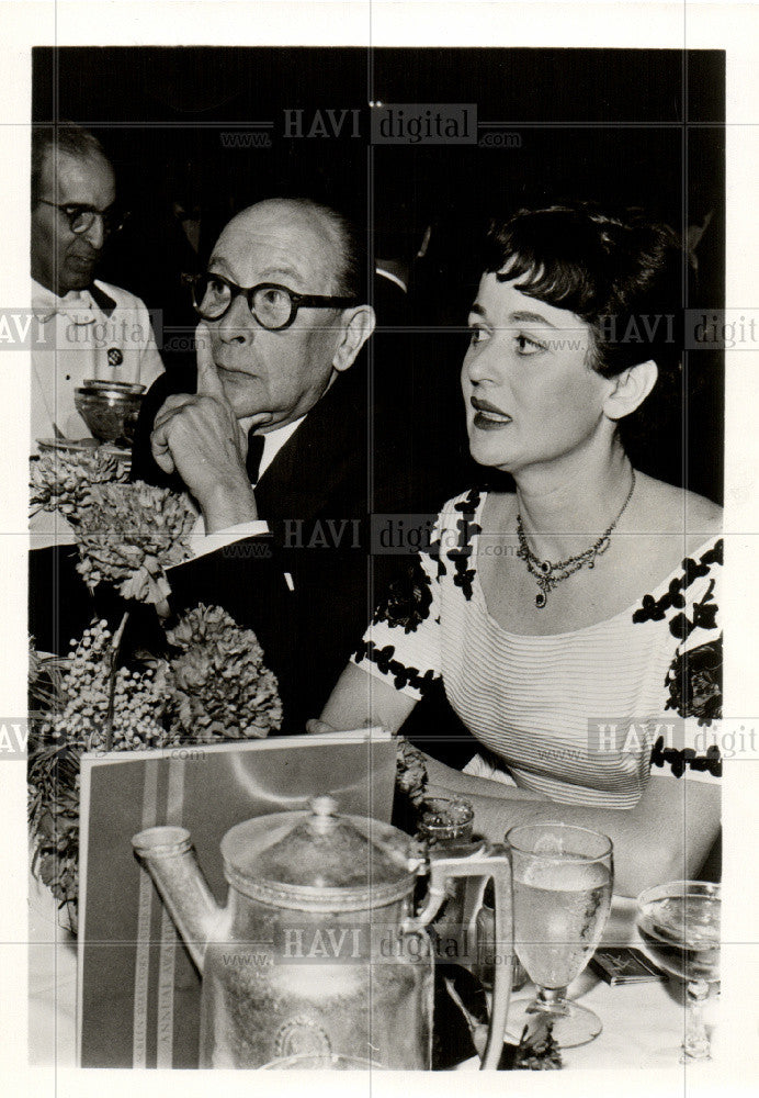 1956 Press Photo Cedric Hardwicke Actor - Historic Images