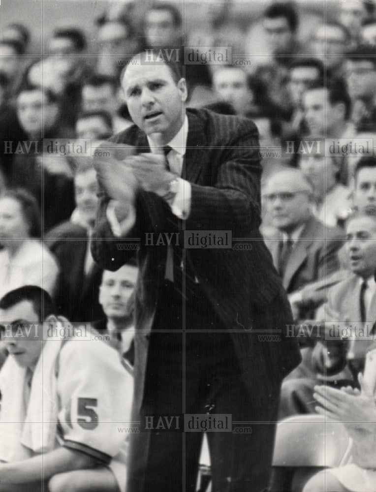 1958 Press Photo Alex Hannum Basketball Coach - Historic Images