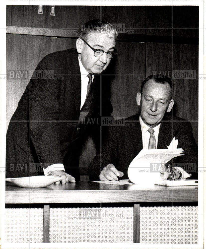 1962 Press Photo Arthur H. Hayes president CBS Radio - Historic Images