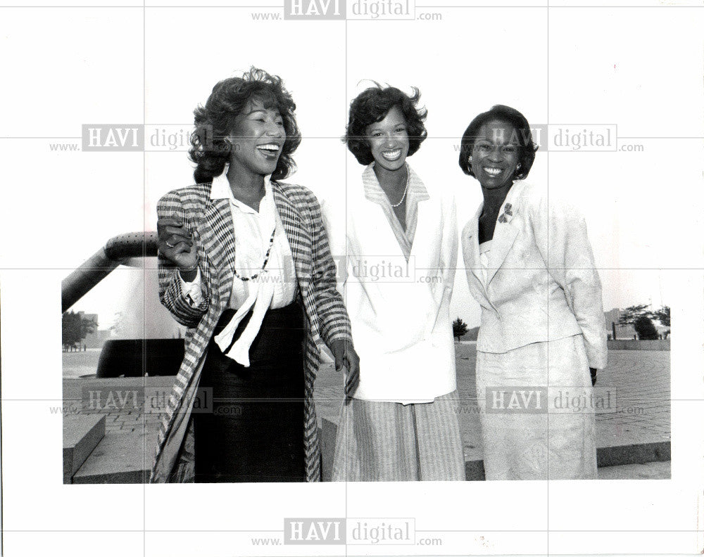 1986 Press Photo Dayna Eubanks Carmen Harlan Kathy Adam - Historic Images