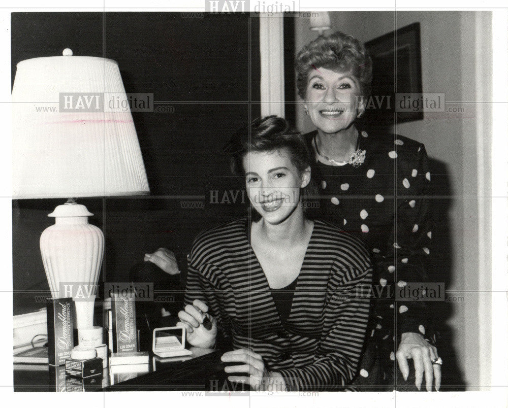 1988 Press Photo Marla Hanson Screenwriter Exmodel - Historic Images