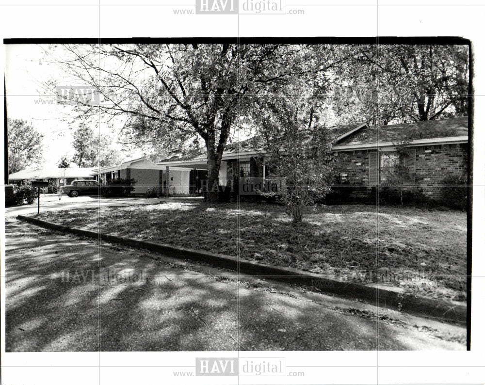 Press Photo ED HANSERD home Woodlea Yaxoo - Historic Images