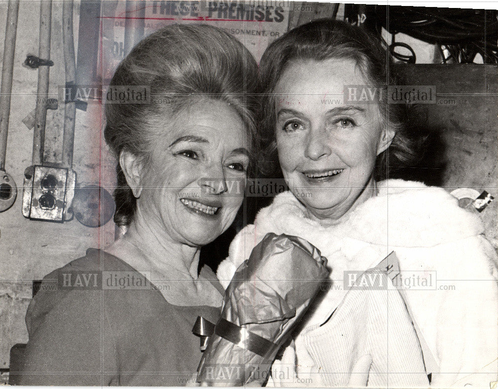 1966 Press Photo Lillian Gish, Helen Hayes - Historic Images