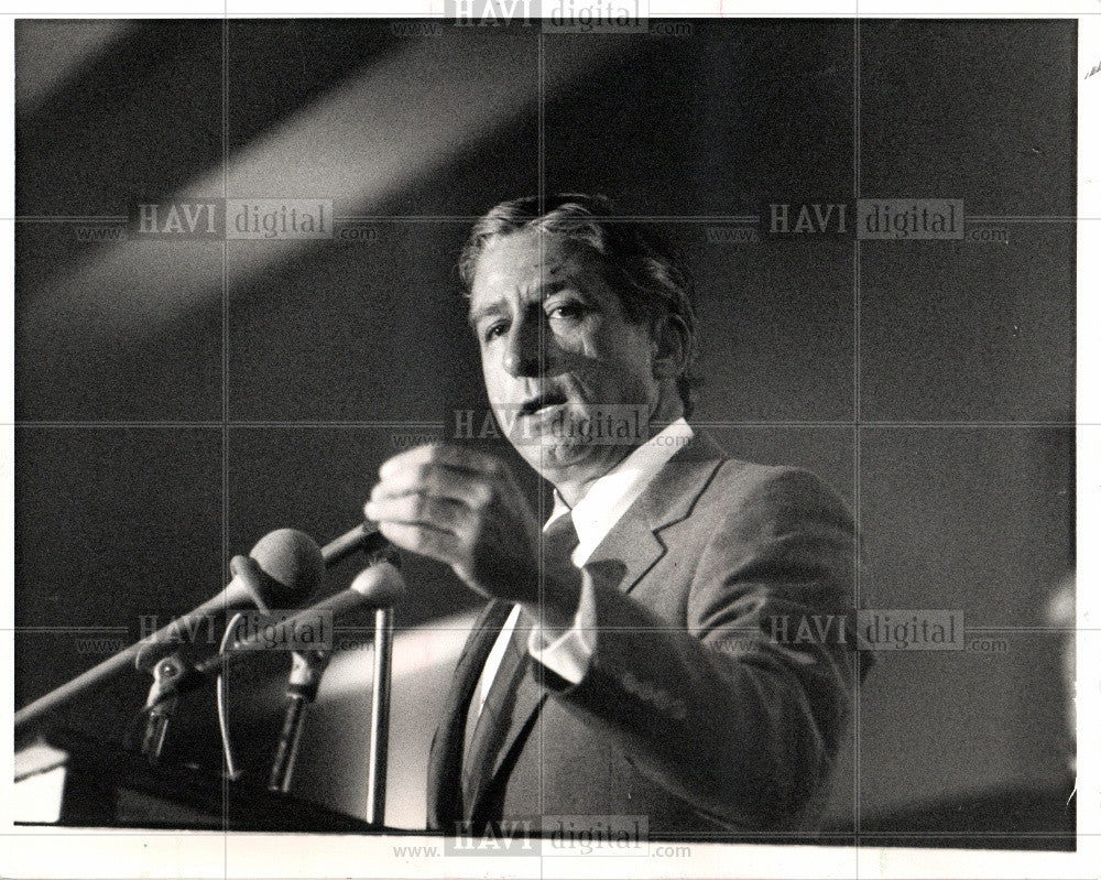 1988 Press Photo Tom Hayden - Historic Images